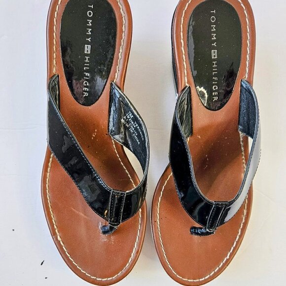 TOMMY HILFINGER BLACK PATENT LEATHER BLACK WHITE STRIPE WEDGE SANDAL SIZE 7 - Picture 1 of 6